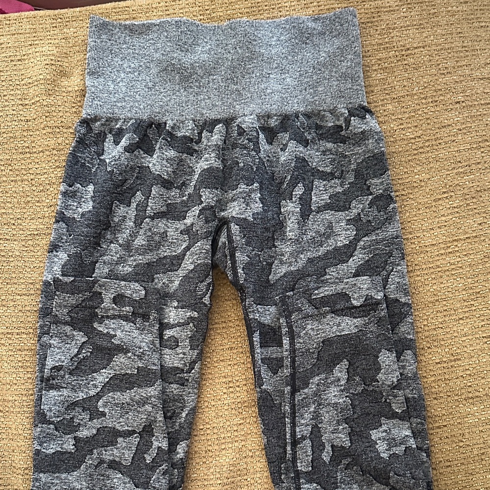 NVGTN new black/grey speckled camouflage seamless leggings-small